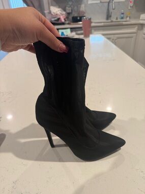 Women's Black Pointed-Toe Stretch Sock Booties